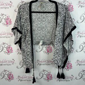 Amdricanino cardigan shrug Elegant Black and White Patterned Women's Sweater